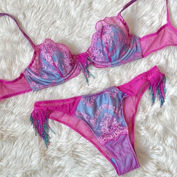 Rare Victoria’s Secret Lingerie Set - Picture 2 of 7